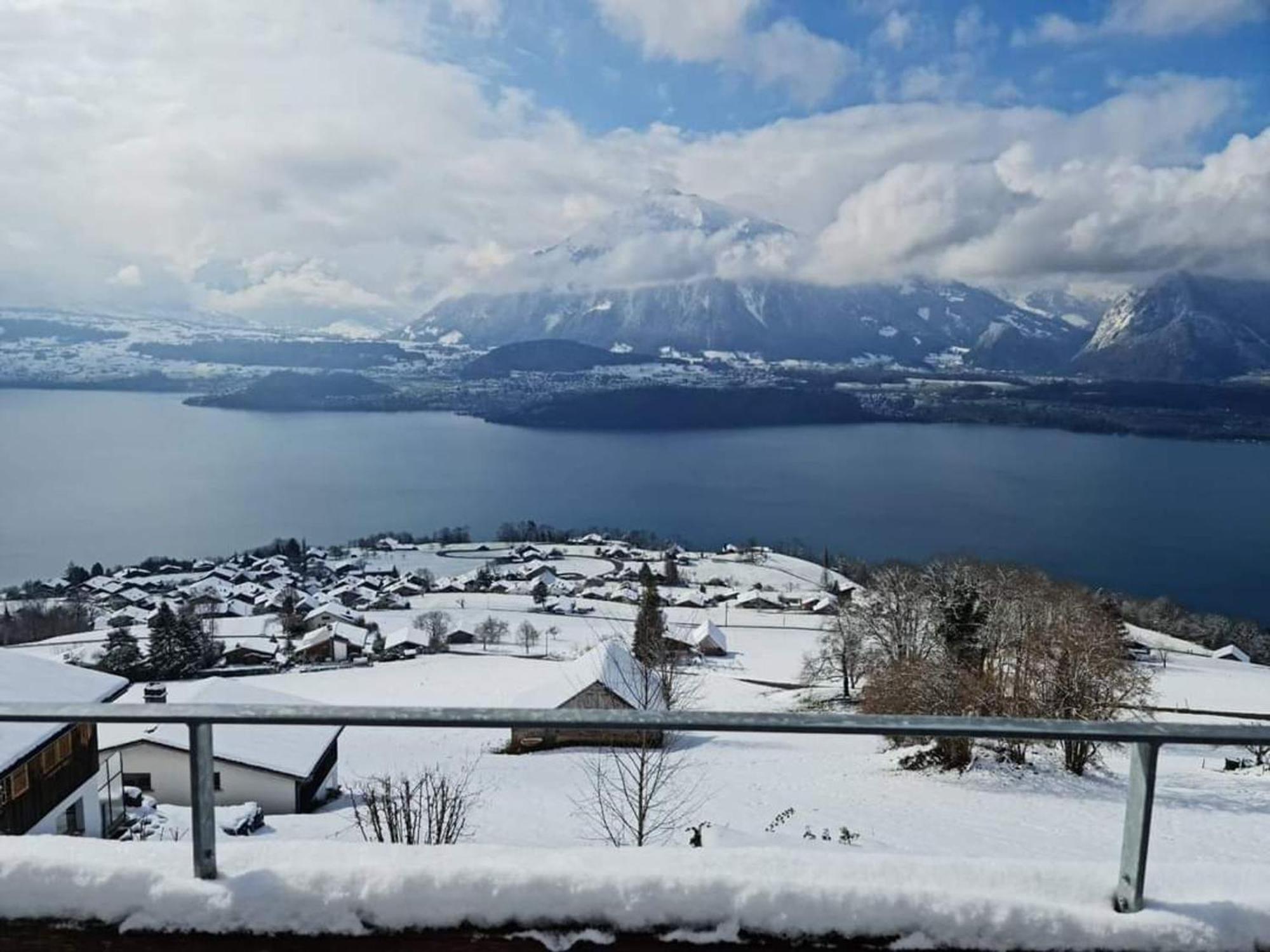 Chalet With View Of The Mountains And The Thun Lake ซิกริซวิล ภายนอก รูปภาพ